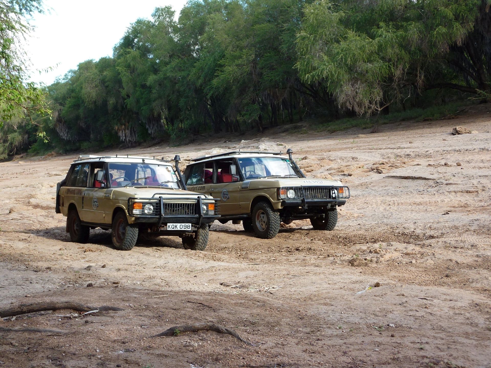 Rovers safari Range Rover vehicles in Kenya